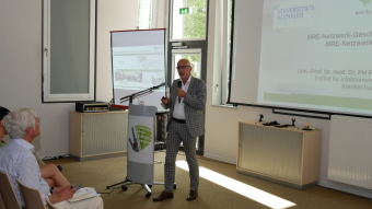 Vortrag von Prof. Dr. med. Dr. PH Frank Kipp, Leiter der Krankenhaushygiene, Universitätsklinikum Jena vor den Gästen unserer Festveranstaltung.